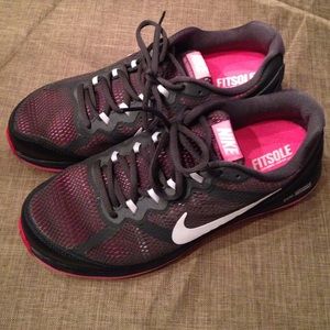 Nike Women's Dual Fusion Sneakers size 10