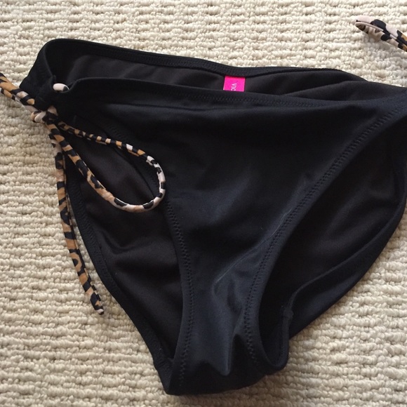 Victoria's Secret bikini - Picture 3 of 4