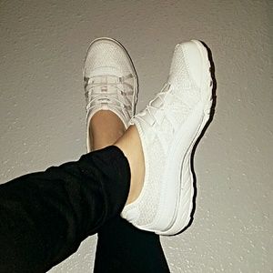 New skechers memory foam shoes sneakers