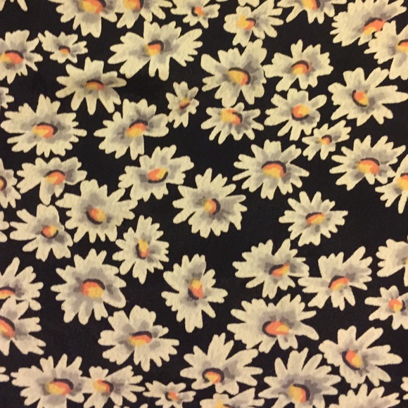 never worn. daisy halter top from pacsun - Picture 3 of 3