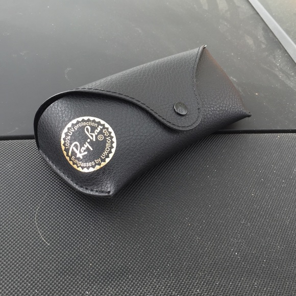 Ray ban official glasses holder