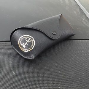 Ray ban official glasses holder