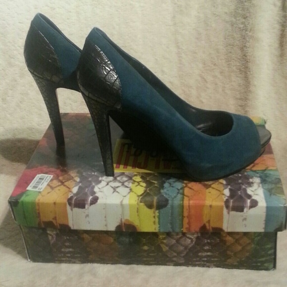 (NEW) FALCON TEAL GREEN HEELS - Picture 1 of 4