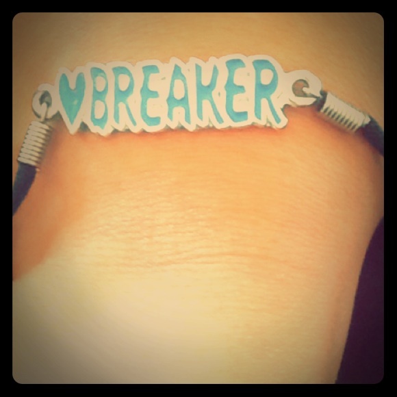 Bracelet heartbreaker logo