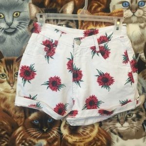 One of a kind Vintage high waisted shorts🌈