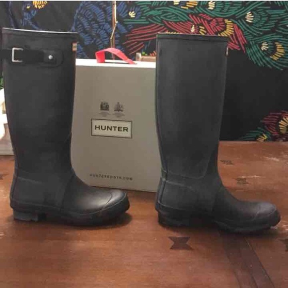 ☔️HUNTER Matte Brand New RainBoots☔️ - Picture 2 of 4