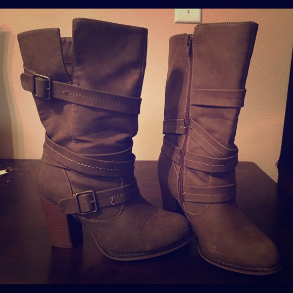 Brown heel boots!