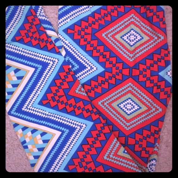 BRAND NEW LULAROE ONE SIZE LEGGINGS