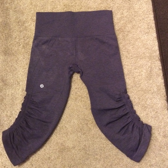 Lululemon cropped yoga pants