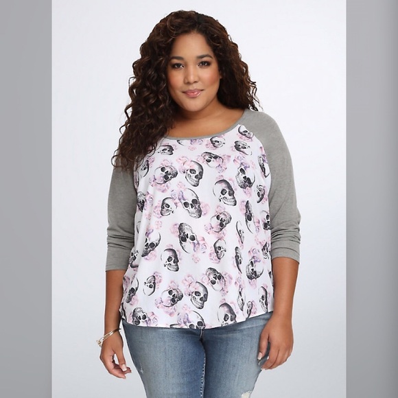 Torrid skull raglan tee size 2