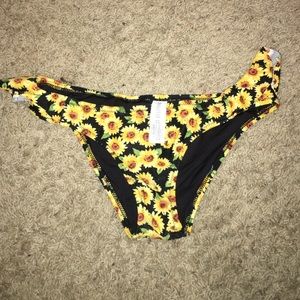 Sunflower bikini bottoms, side Ruffles