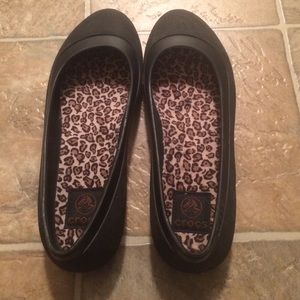Black Crocs flats