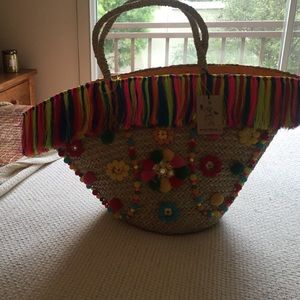 Beach bag with lots of fun detail