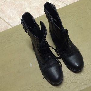 Combat boots