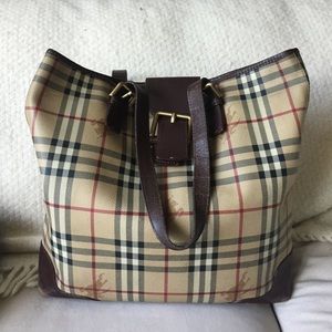Burberry bag with buckle