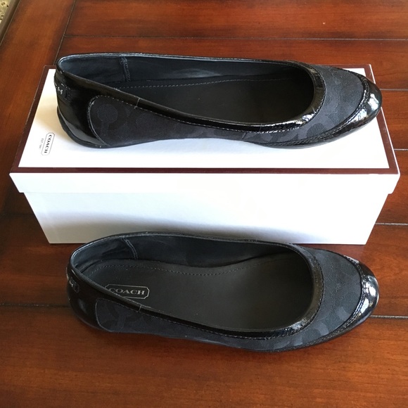 Coach flats. Signature print