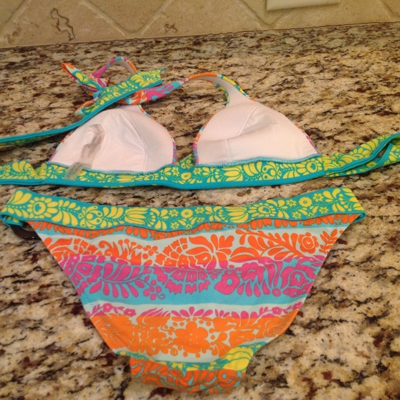 Victoria Secret Bikini - Picture 2 of 3