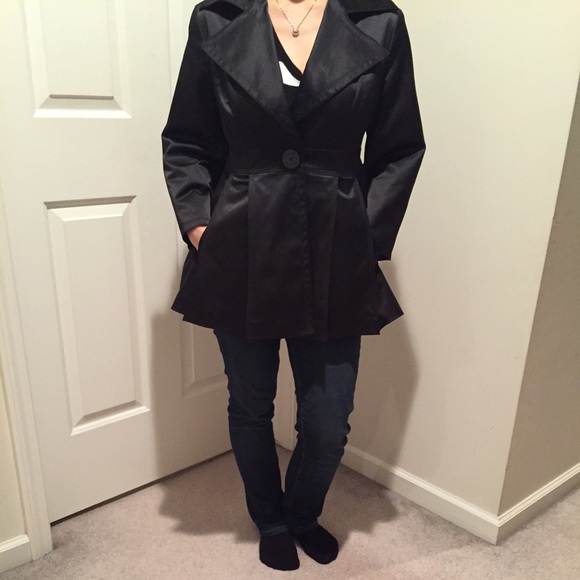 Black spring jacket - Picture 1 of 3