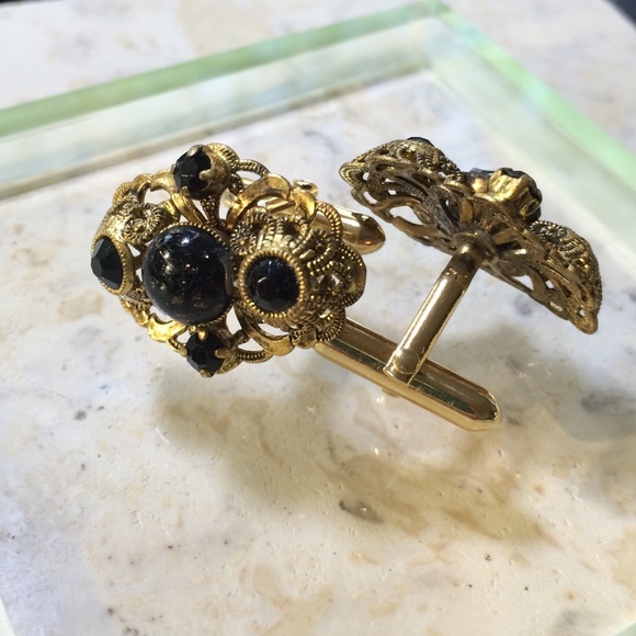 Vintage women's cuff links. - Picture 2 of 3