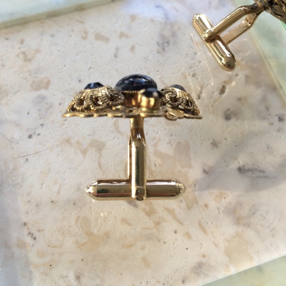 Vintage women's cuff links. - Picture 3 of 3