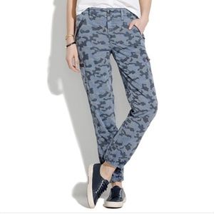 Madewell Zip cargo pants in blue Camo - size 26