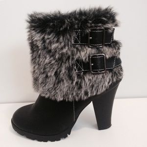 🌼💐Faux Fur Ankle Boots! Size 9!