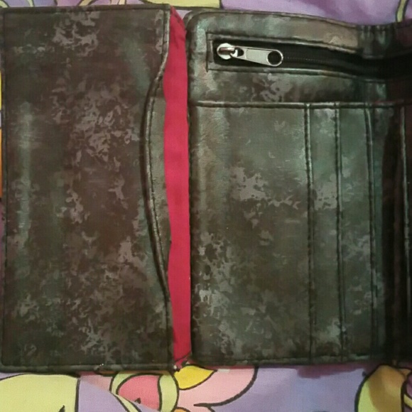 Vans 4 sided wallet (plus back pocket for change) - Picture 2 of 4