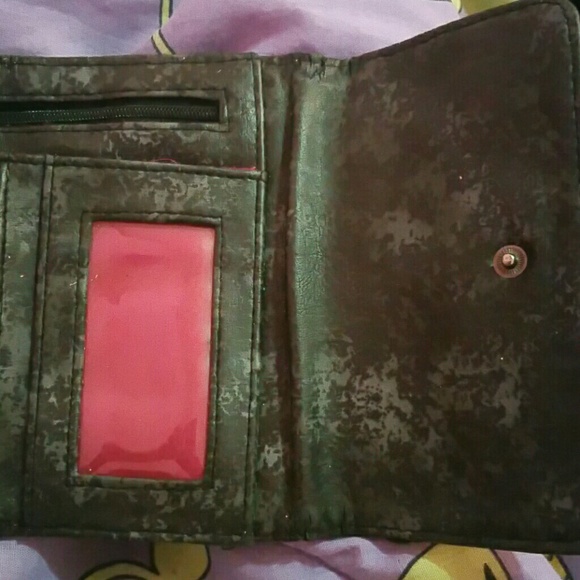 Vans 4 sided wallet (plus back pocket for change) - Picture 3 of 4