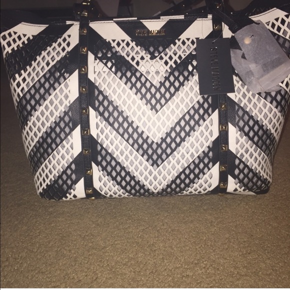 🎉HP 11/17 Steve Madden Studded Tote&Pouch - Picture 4 of 4
