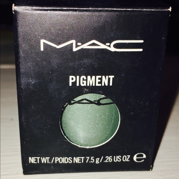 MAC pigment in 'Spiritualize' - Picture 3 of 4