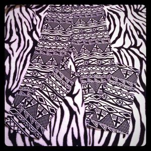 Black/white Aztec print tights