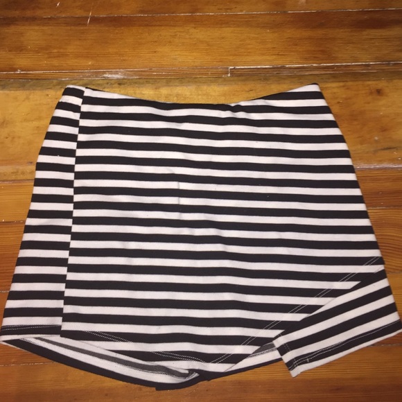 Black and white shift skirt