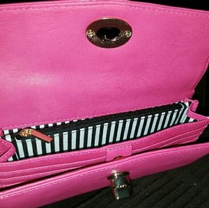 LOW PRICE! NEVER USED WALLET!!