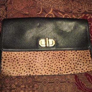 Leopard clutch