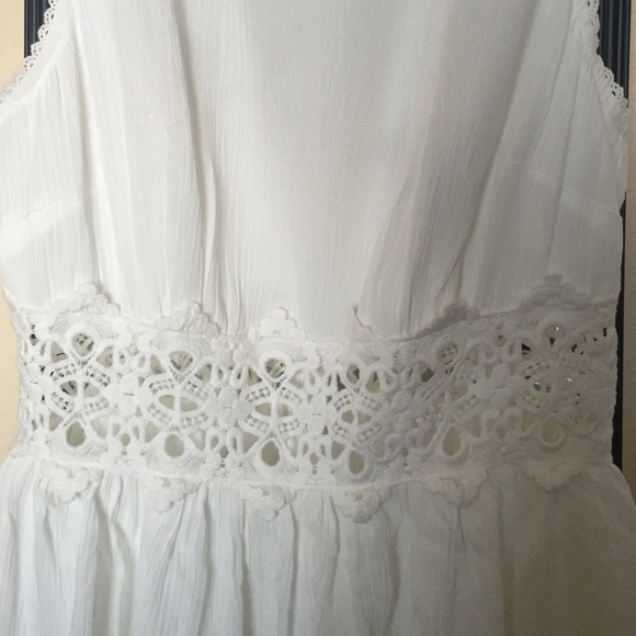 White Spring/Summer dress - Picture 2 of 3