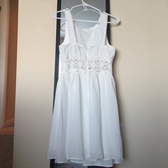 White Spring/Summer dress - Picture 3 of 3