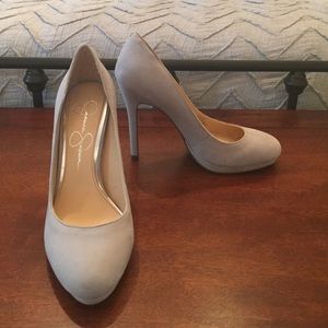 Jessica Simpson gray pumps