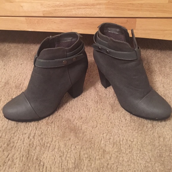 Breckelles Shoes - 🎉🎉Final Sale: 3 inch heeled booties