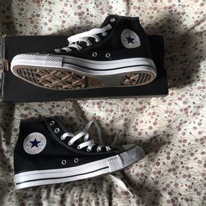BRAND NEW IN BOX converse chuck Taylor's!