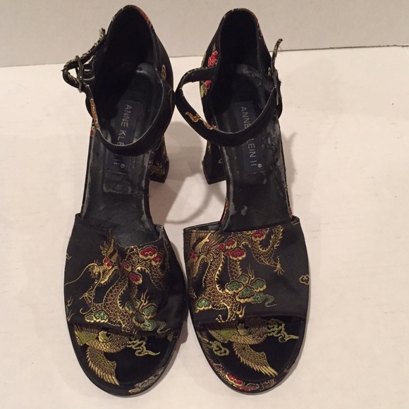 SOLD 🙅🏼 ANNE KLINE II dragon fabric chunky heel - Picture 1 of 4