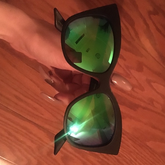Cat eye sunglasses
