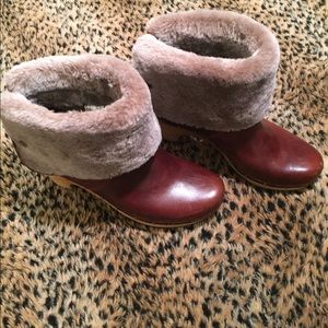 SOLD. Authentic UGG Lynnea II brown boots