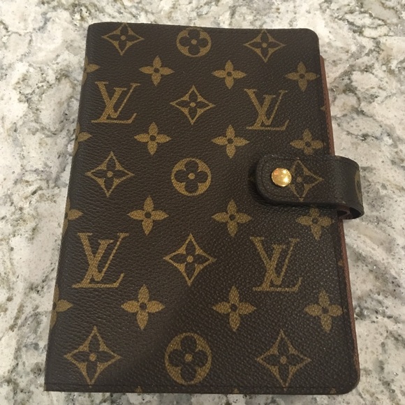 Louis Vuitton Accessories - AUTHENTIC Louis Vuitton Agenda 💗