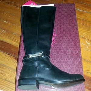 Black knee high boots. GET READY FOR FALL!