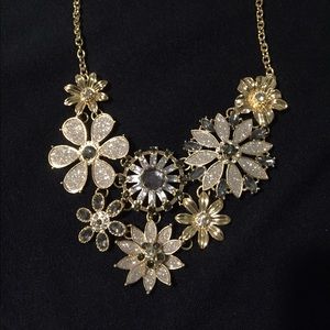 NWOT The Limited necklace