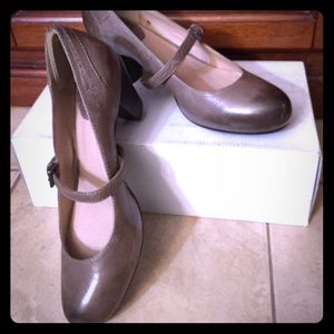 True Mary Jane pumps