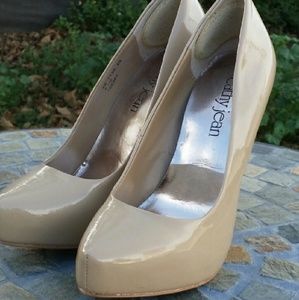 Cathy Jean nude pumps