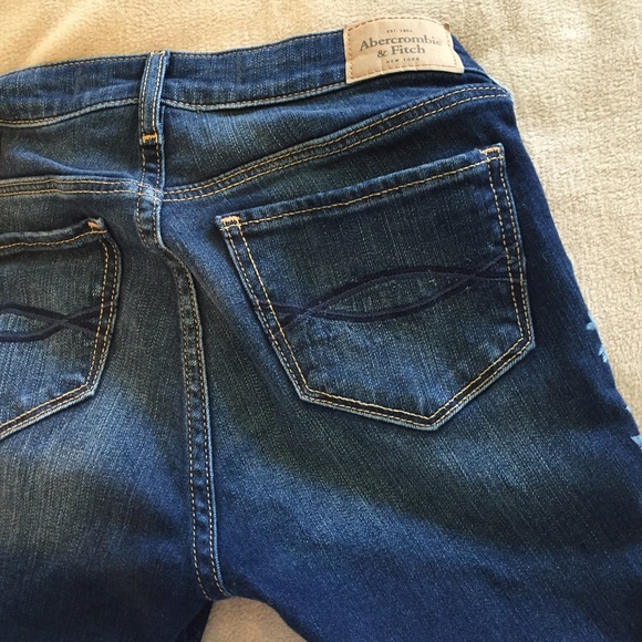 *Donated* A&F Embroidered Skinny Jeans - Picture 4 of 4