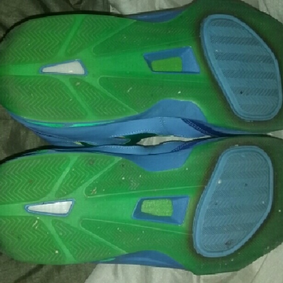Mens jordans buy these I'll throw in something fre