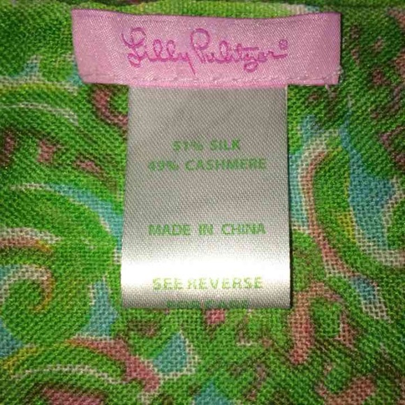 💚SOLD💚Lilly pulitzer Chomp Chomp Scarf 🎀 - Picture 2 of 4